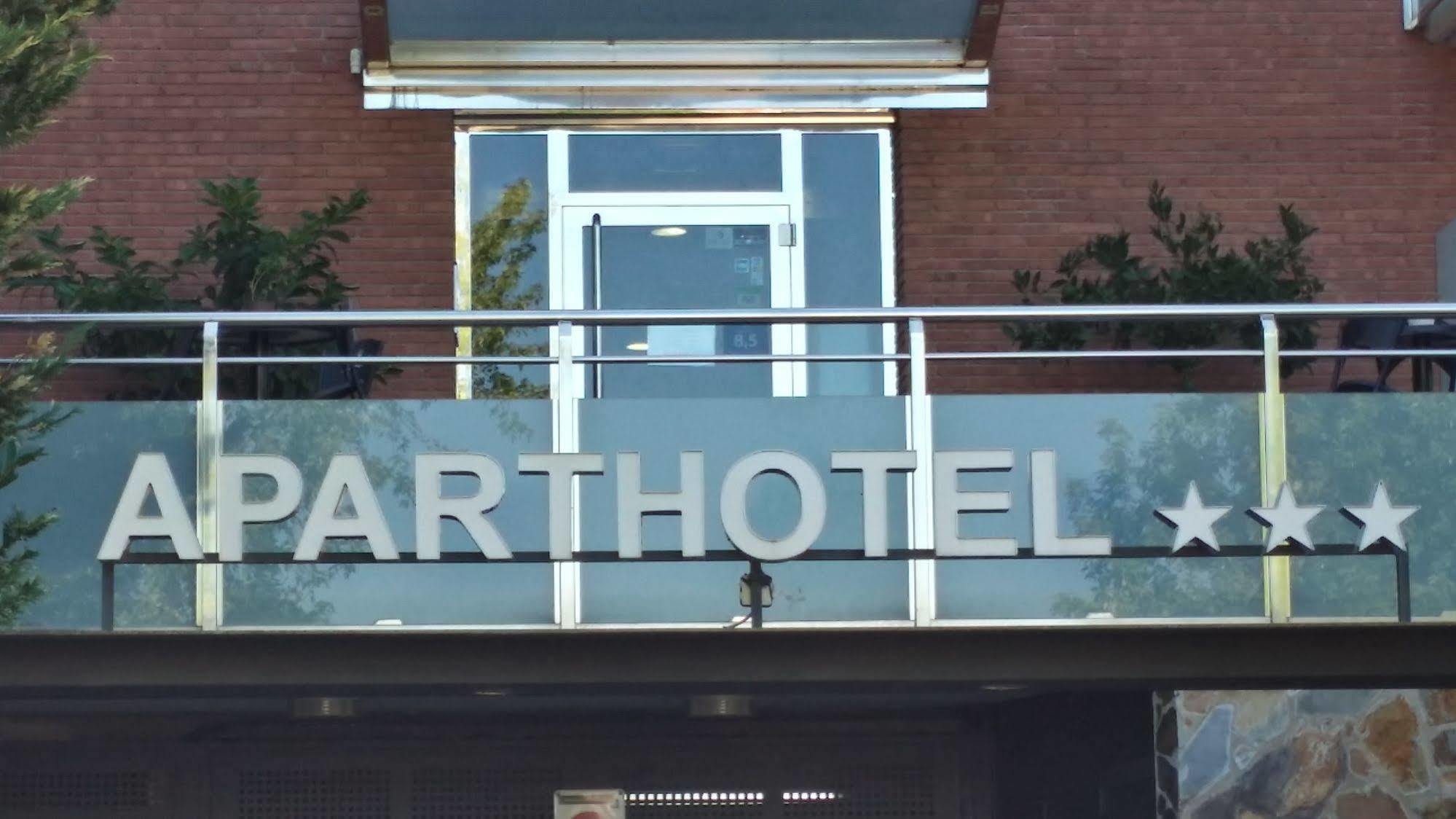 Aparthotel Del Golf Sant Cugat del Vallès Buitenkant foto